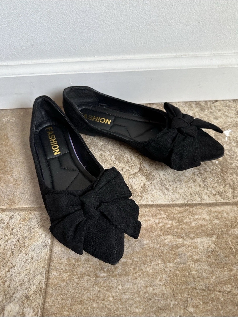 SHEIN Women’s 6.5 Black Bow Pointed-Toe Flats